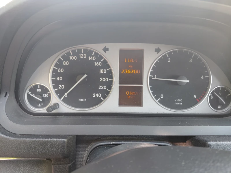 Mercedes-Benz B 180 1, 8cdi, снимка 14 - Автомобили и джипове - 53239989