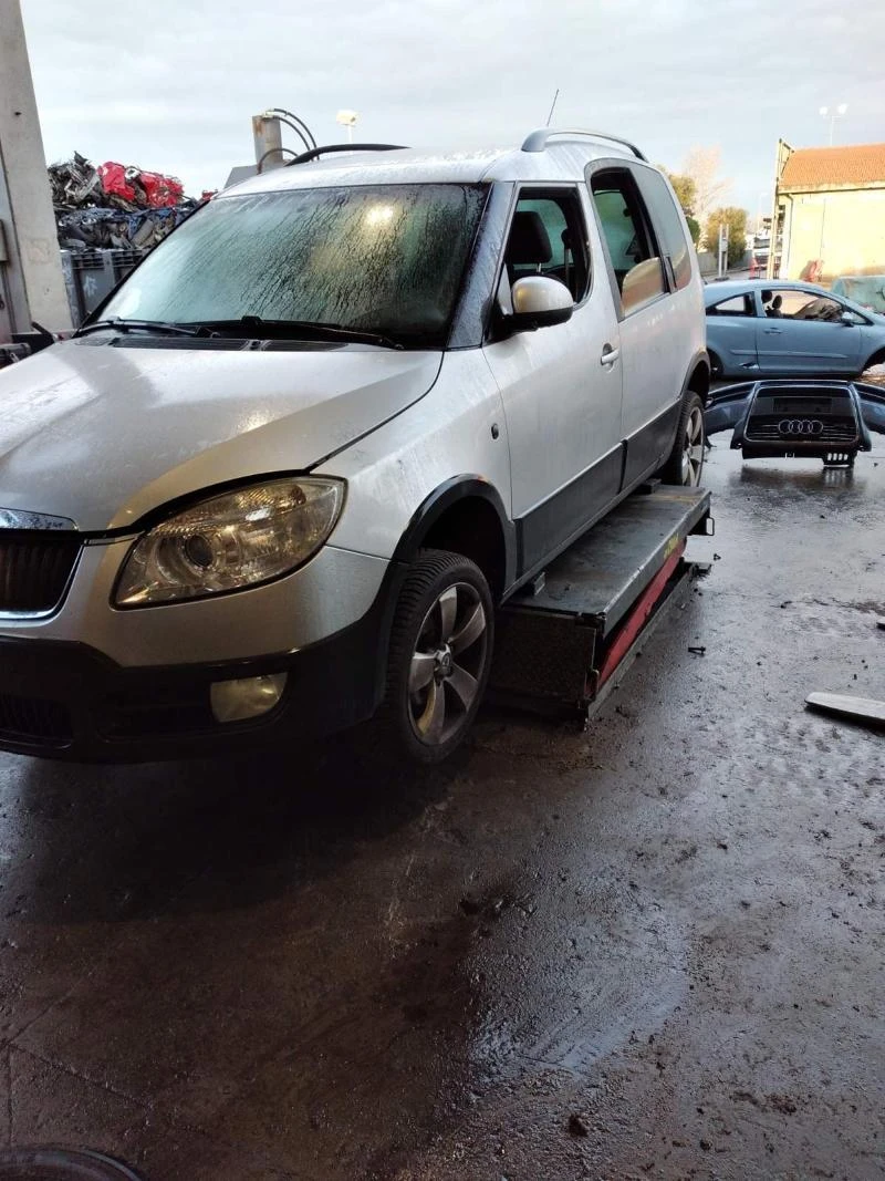 Skoda Roomster 1.2 TSI, снимка 12 - Автомобили и джипове - 40260921