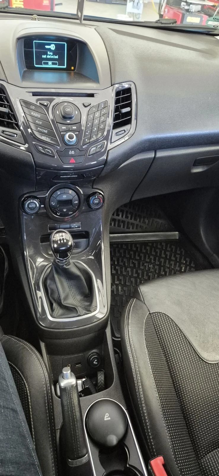 Ford Fiesta 1.6 TDCI, снимка 10 - Автомобили и джипове - 53656086