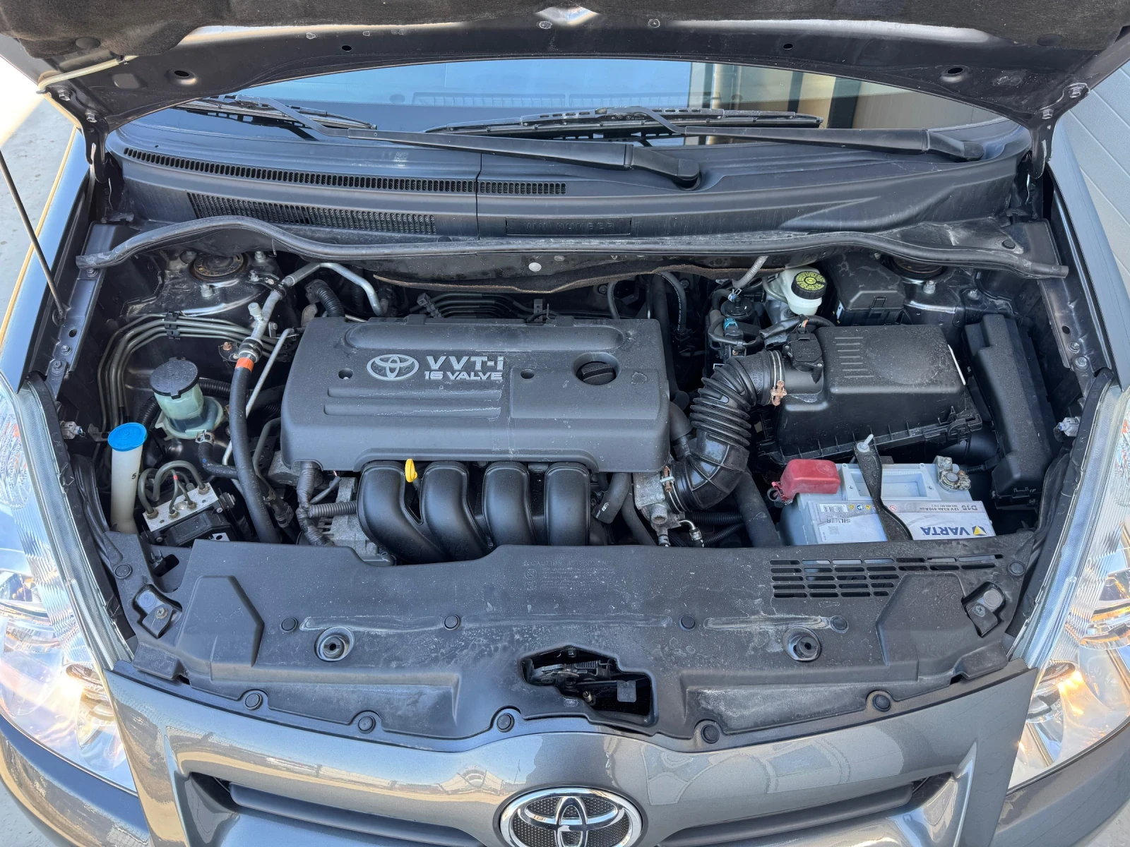 Toyota Corolla verso 1.8 VVT-I - изображение 8