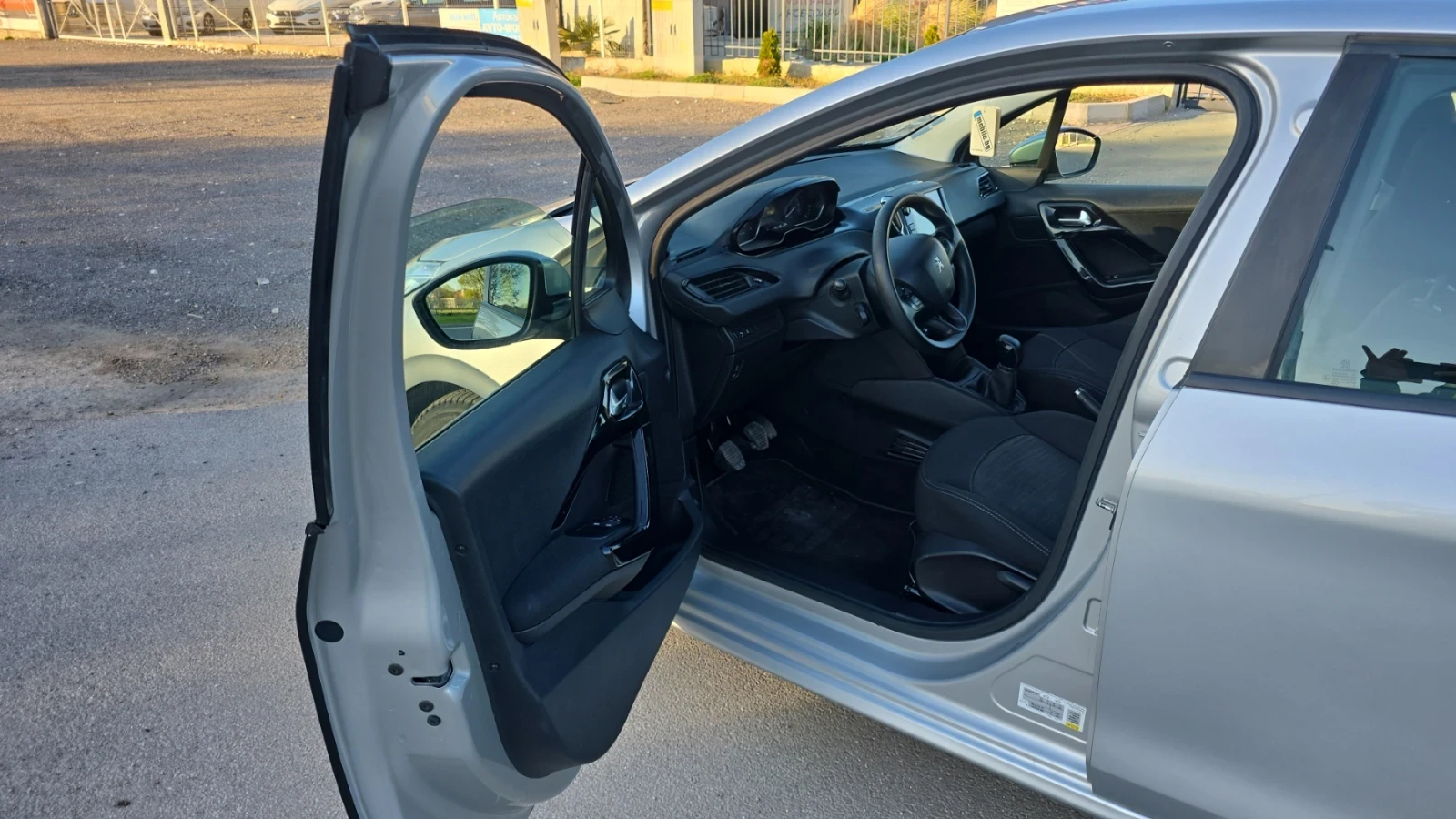 Peugeot 208 1.6 HDI 100 - изображение 7