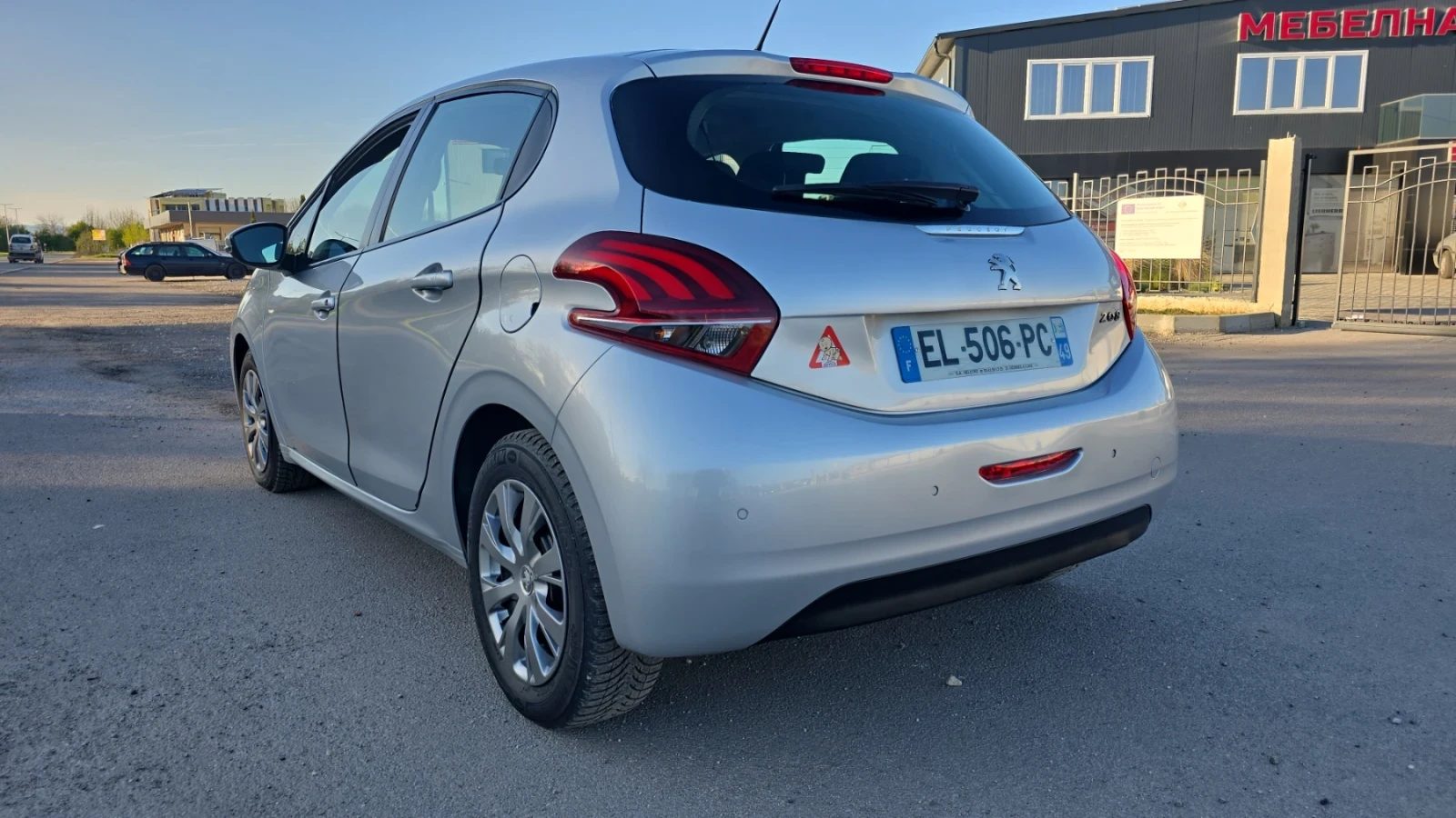 Peugeot 208 1.6 HDI 100 - изображение 3
