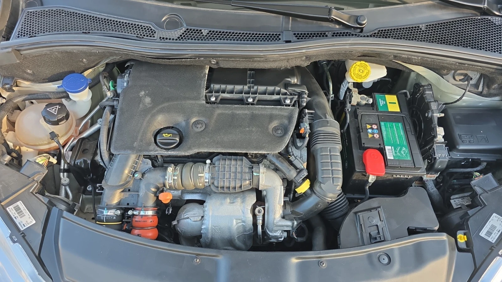 Peugeot 208 1.6 HDI 100 - изображение 5