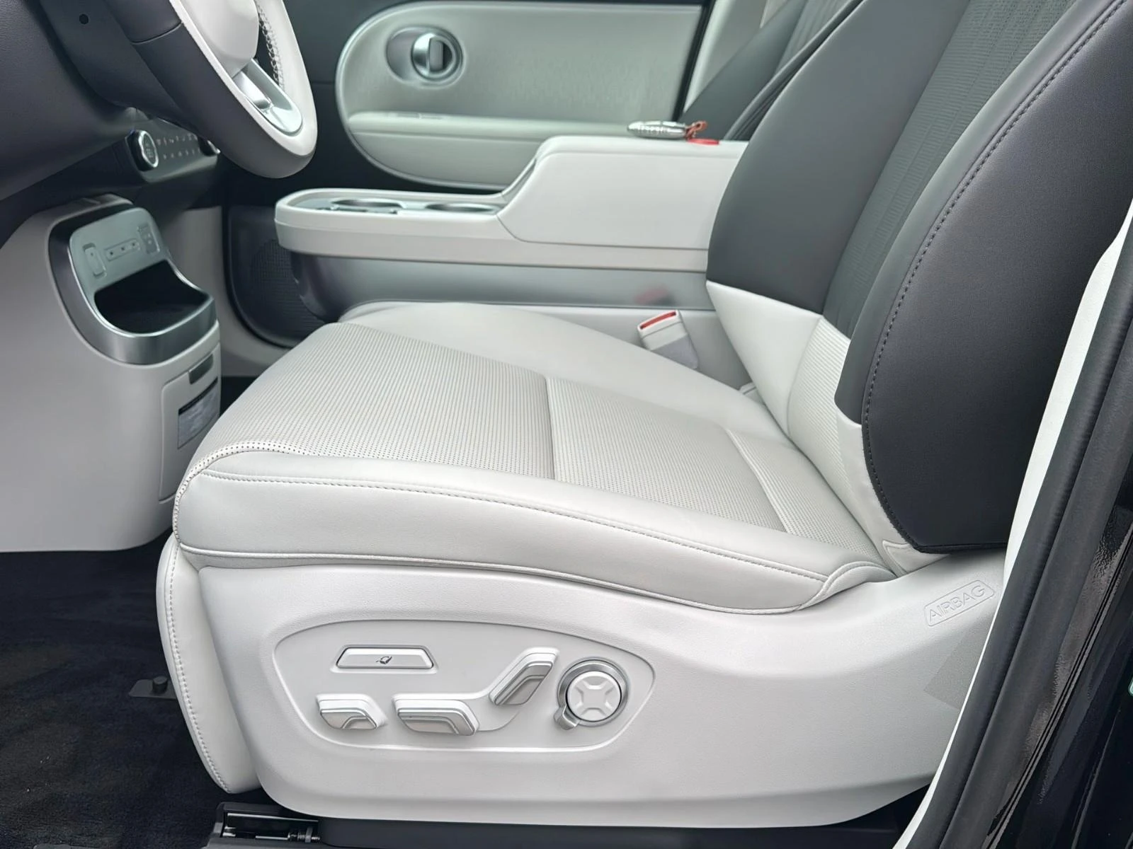 Hyundai IONIQ 9 PERFORMANCE 4WD BOSE PANORAMA 360 7-МЕСТЕН - изображение 10