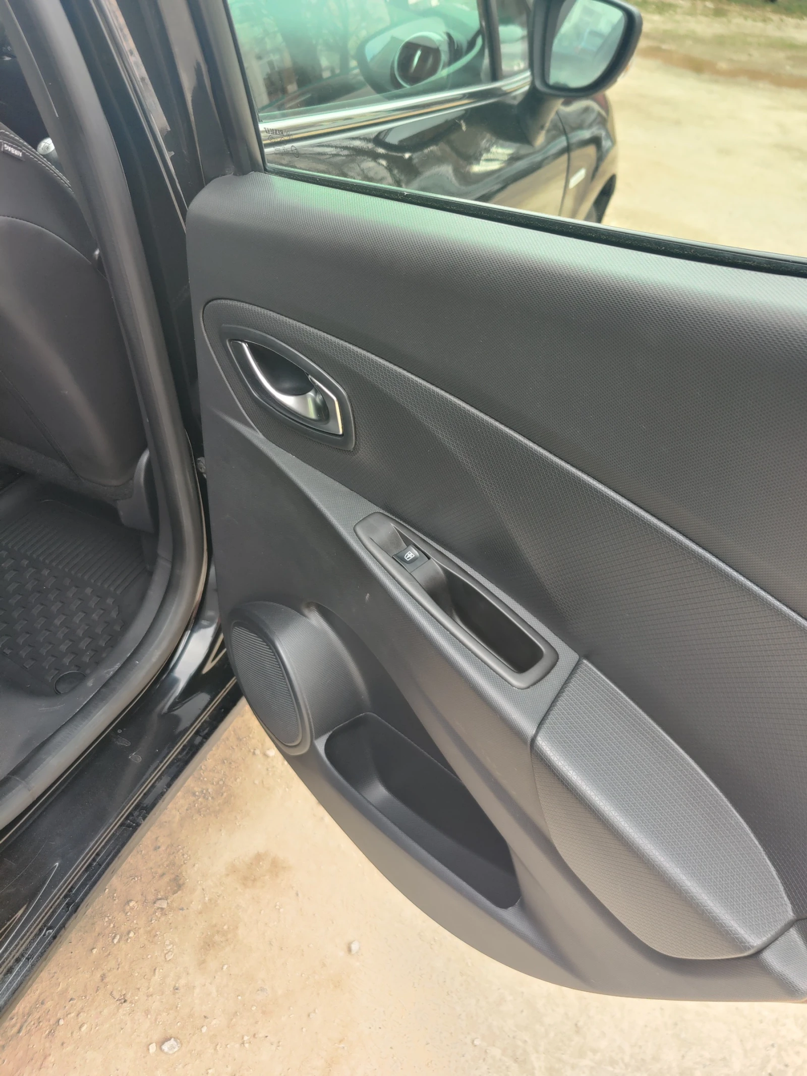 Renault Clio 0.9 TCe 90 к.с., снимка 12 - Автомобили и джипове - 53731785