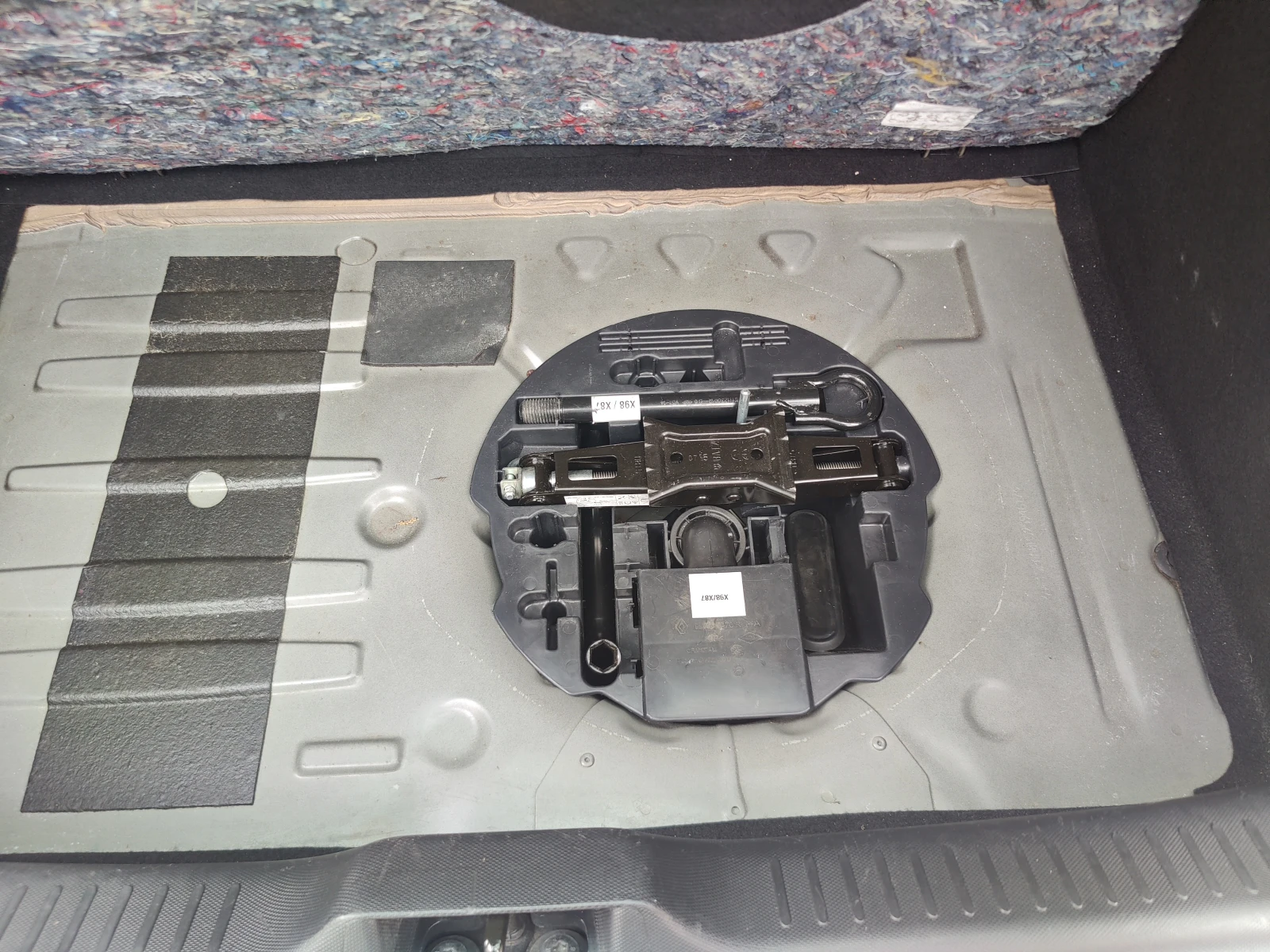 Renault Clio 0.9 TCe 90 к.с., снимка 16 - Автомобили и джипове - 53731785