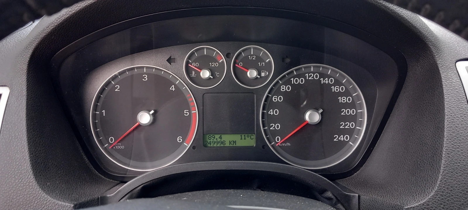 Ford Focus 1.6 TDCI, снимка 13 - Автомобили и джипове - 53767719