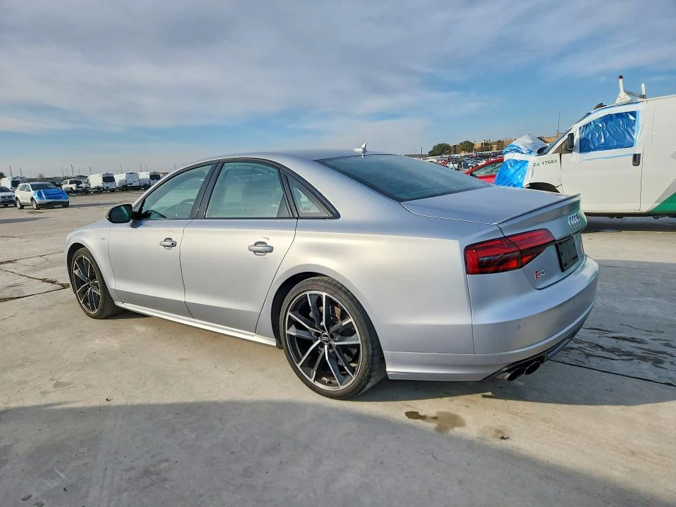 Audi S8 PLUS QUATTRO, снимка 4 - Автомобили и джипове - 53772367