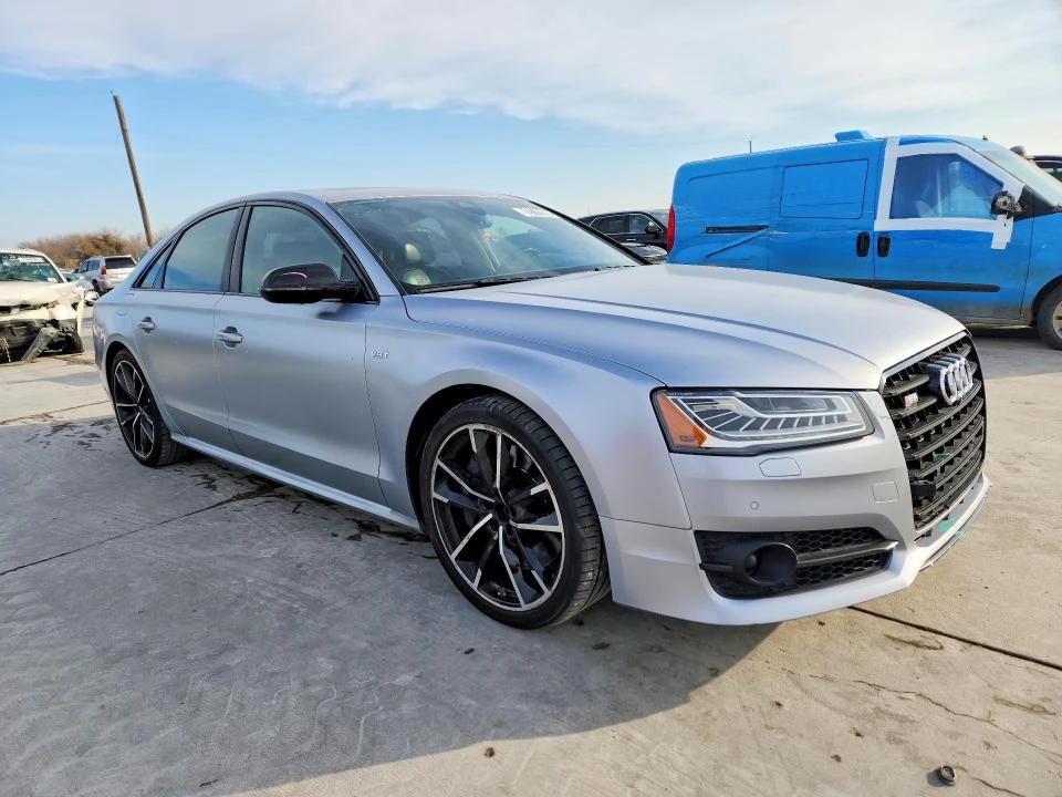 Audi S8 PLUS QUATTRO