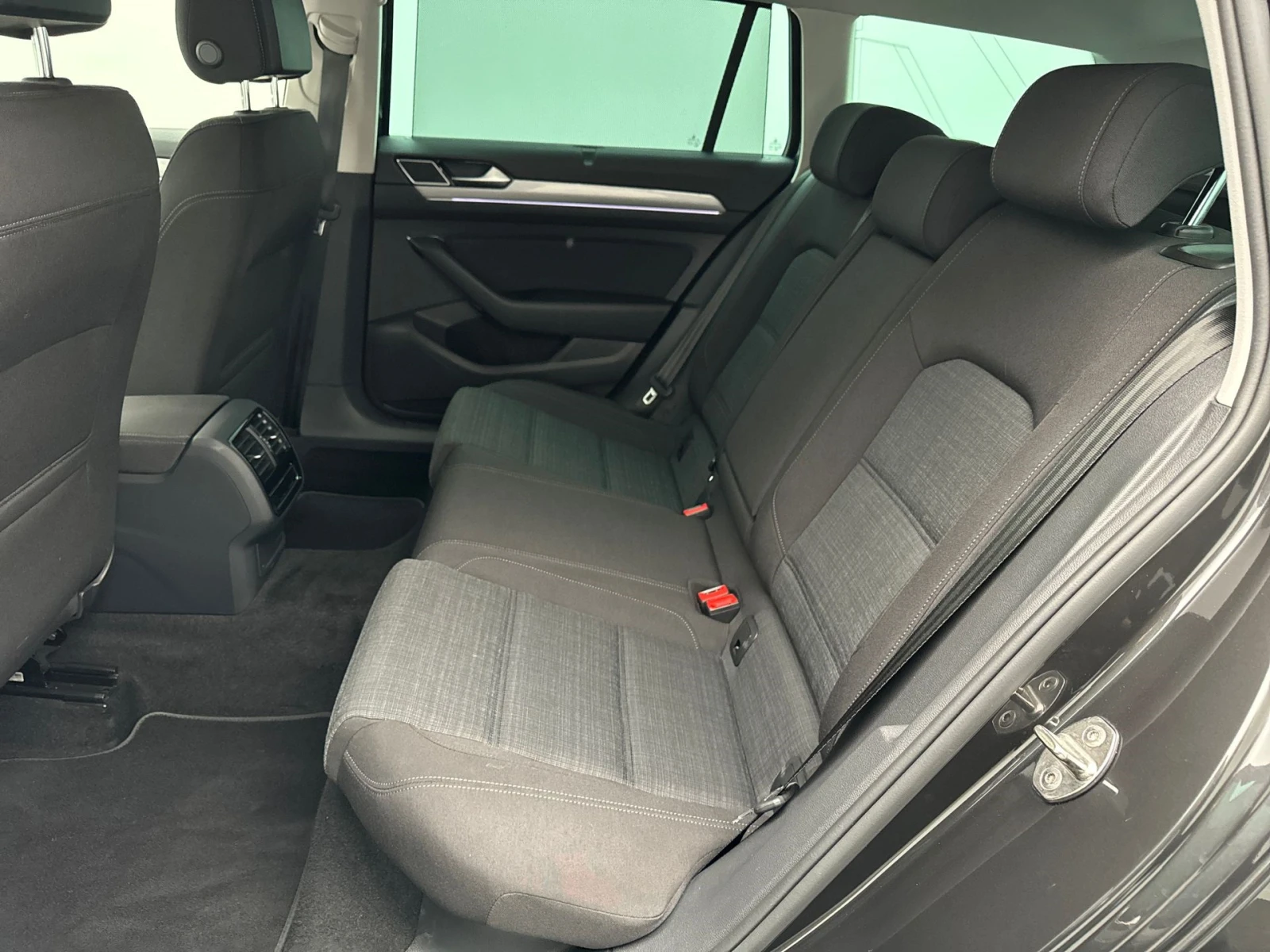 VW Passat Variant 2.0 TDI Style Business, снимка 10 - Автомобили и джипове - 54787108