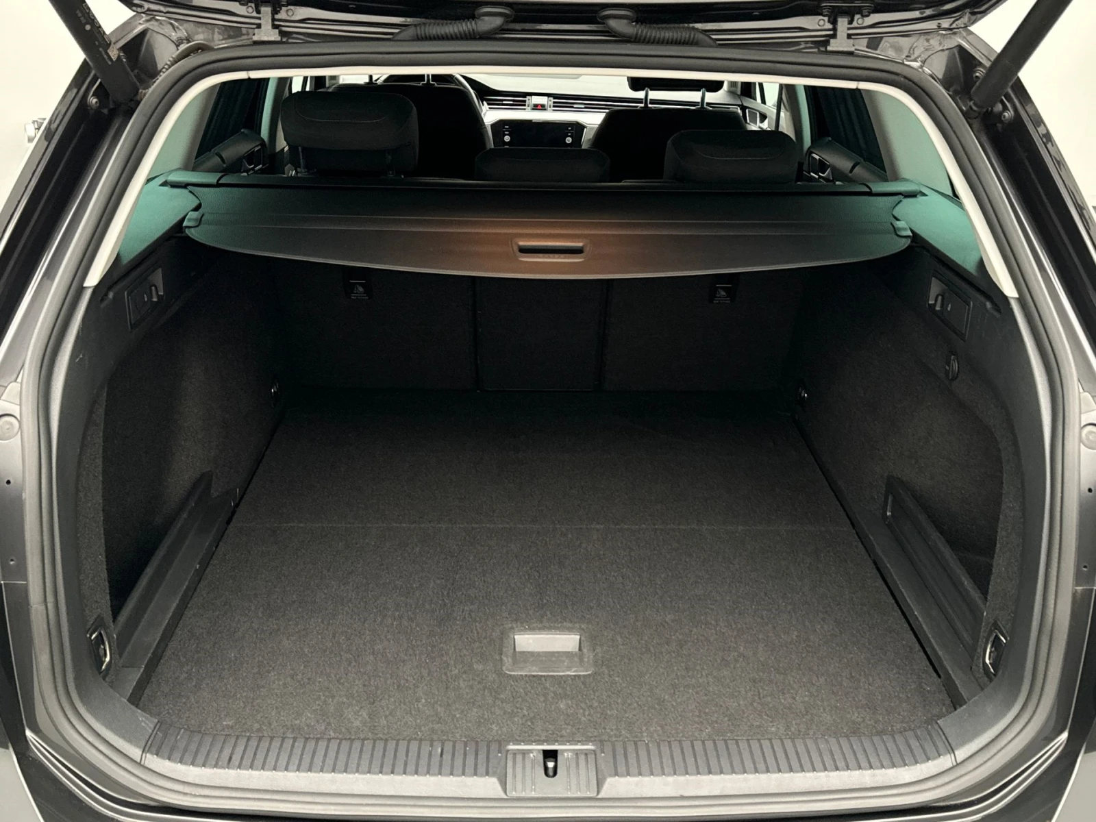 VW Passat Variant 2.0 TDI Style Business, снимка 9 - Автомобили и джипове - 54787108