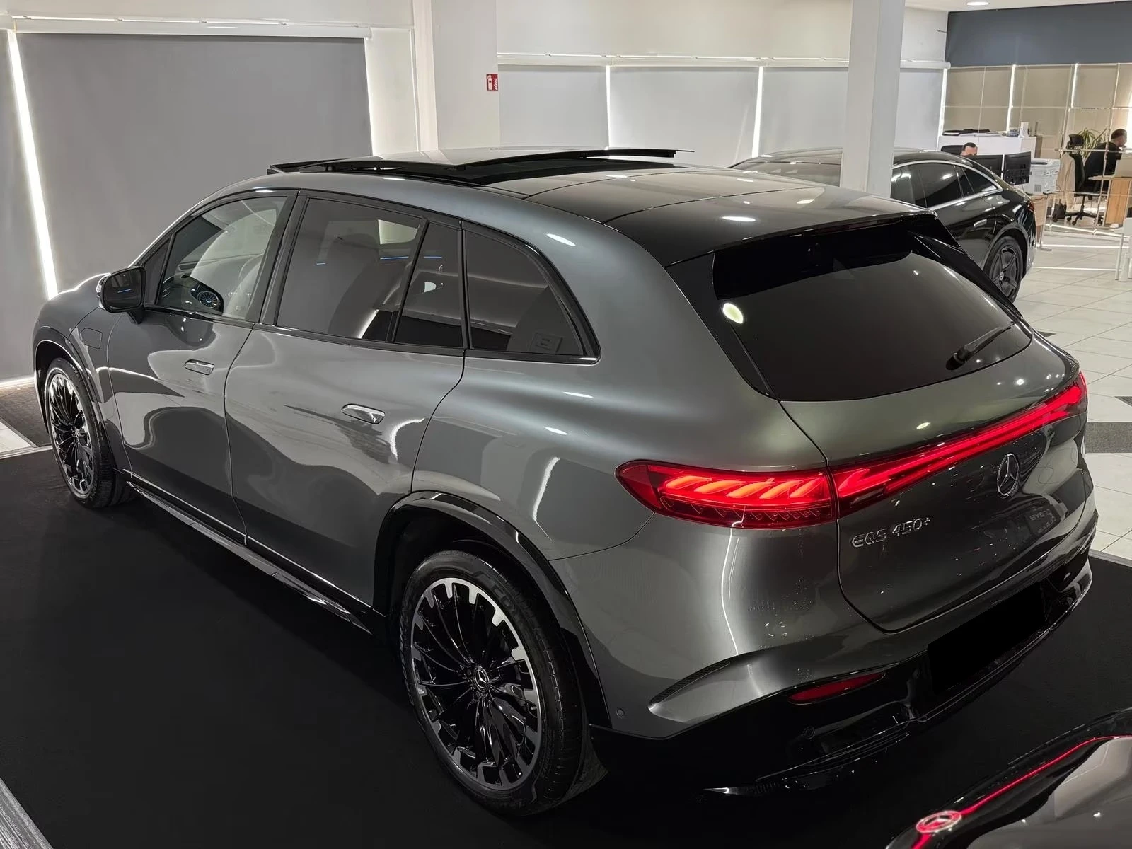 Mercedes-Benz EQS 450+ / SUV / AMG / HYPERSCREEN/ AIRMATIC/ 360/ HUD, снимка 4 - Автомобили и джипове - 55033935