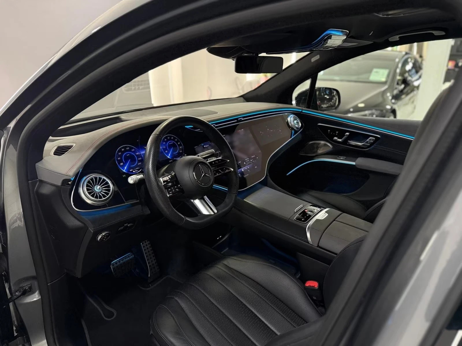 Mercedes-Benz EQS 450+ / SUV / AMG / HYPERSCREEN/ AIRMATIC/ 360/ HUD, снимка 8 - Автомобили и джипове - 55033935