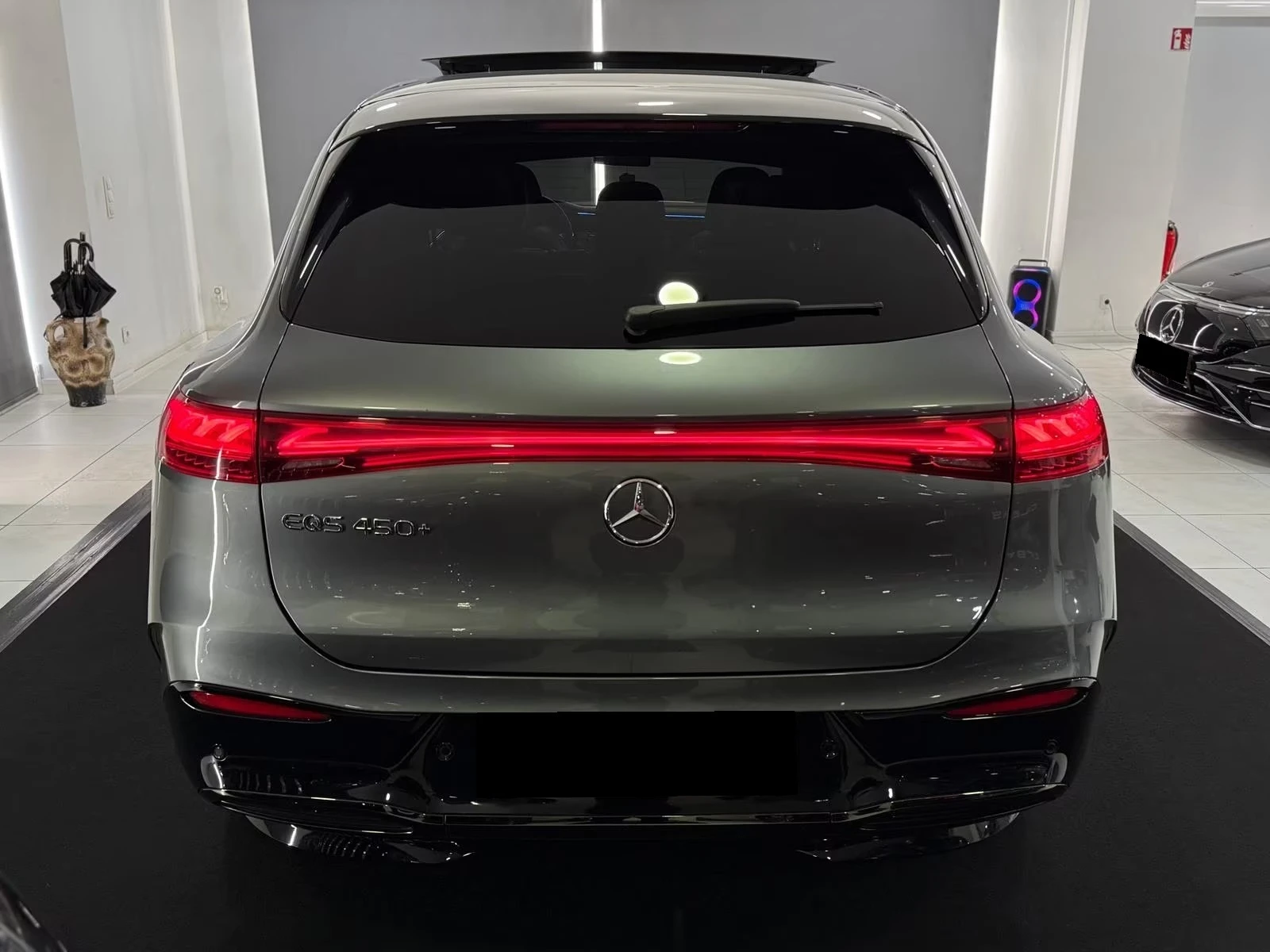 Mercedes-Benz EQS 450+ / SUV / AMG / HYPERSCREEN/ AIRMATIC/ 360/ HUD, снимка 5 - Автомобили и джипове - 55033935