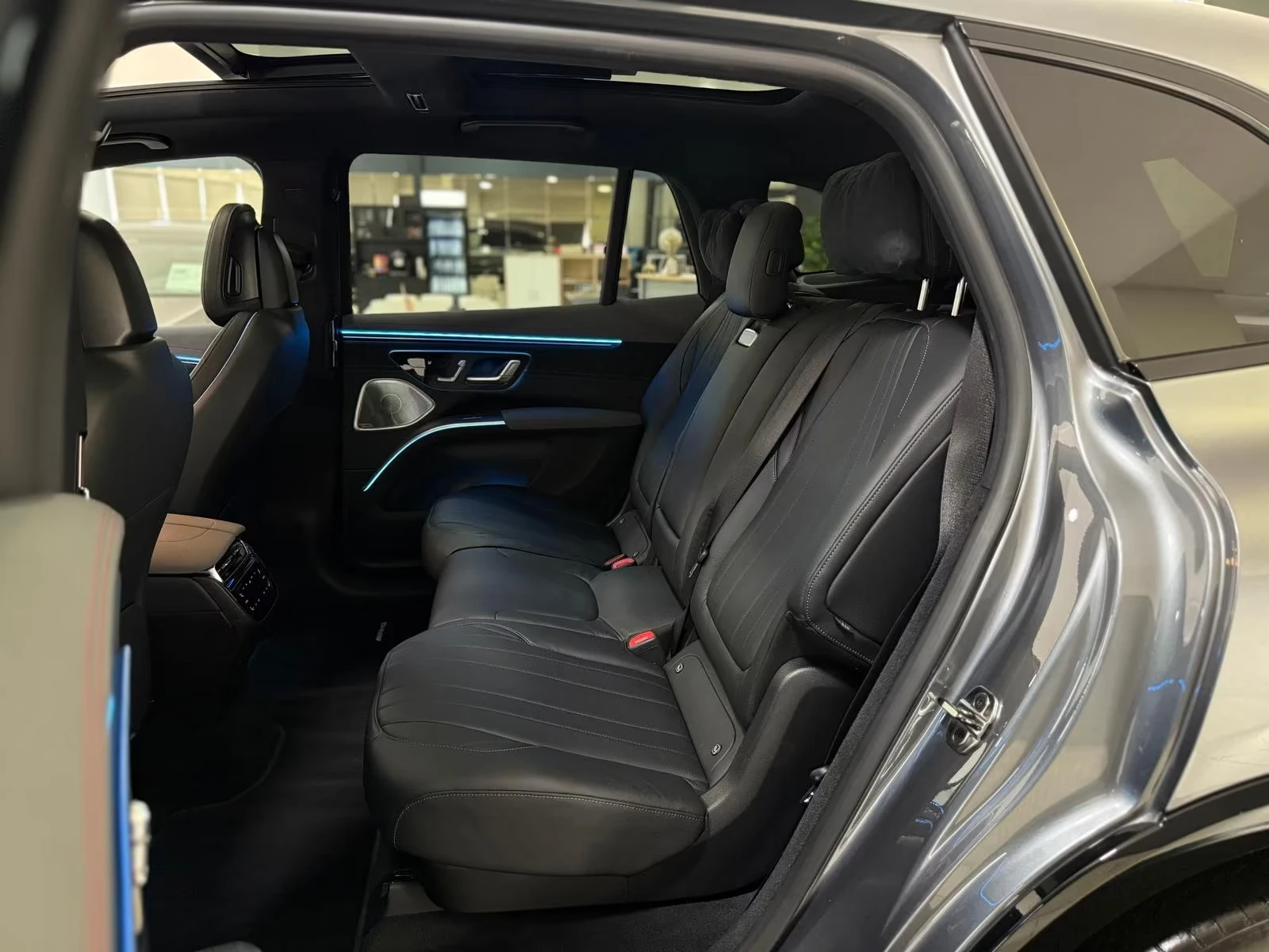 Mercedes-Benz EQS 450+ / SUV / AMG / HYPERSCREEN/ AIRMATIC/ 360/ HUD, снимка 15 - Автомобили и джипове - 55033935