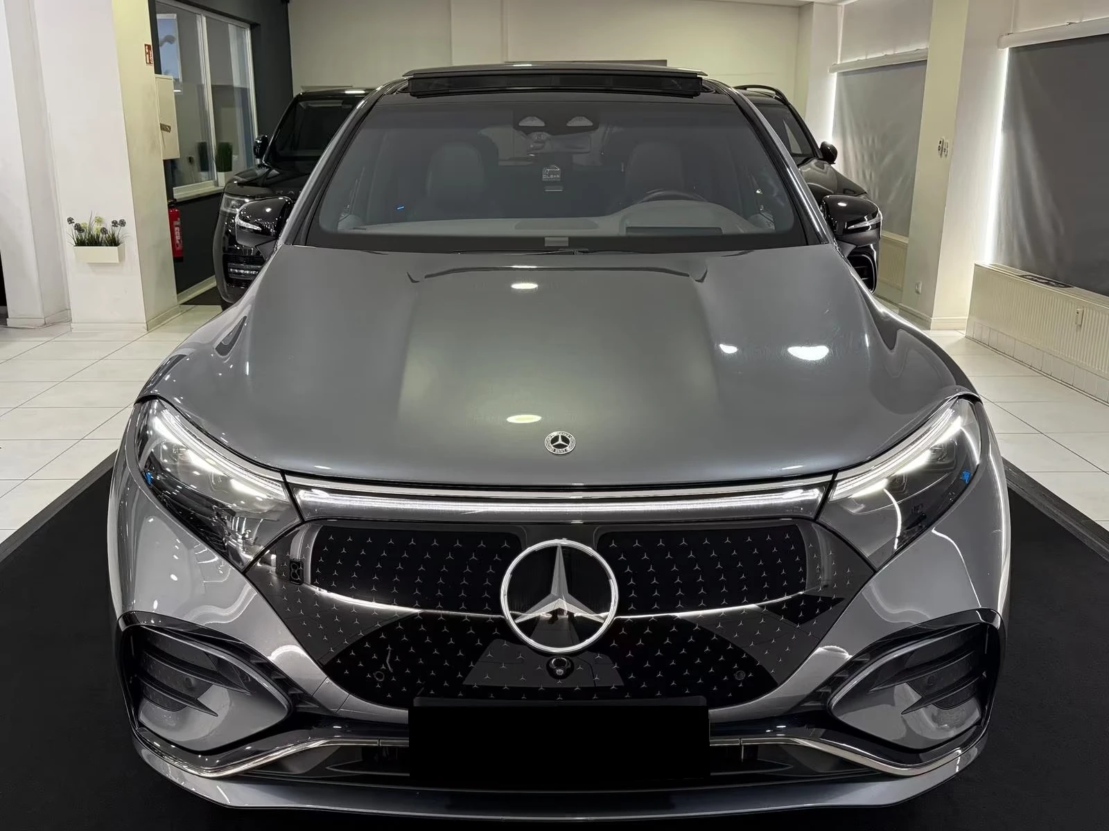 Mercedes-Benz EQS 450+ / SUV / AMG / HYPERSCREEN/ AIRMATIC/ 360/ HUD, снимка 2 - Автомобили и джипове - 55033935