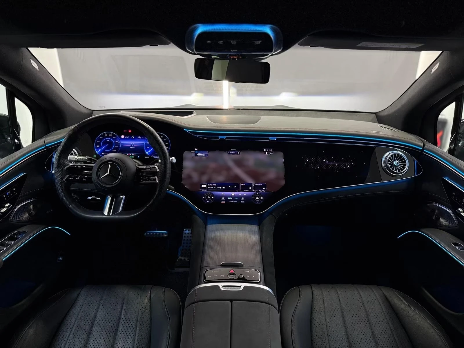 Mercedes-Benz EQS 450+ / SUV / AMG / HYPERSCREEN/ AIRMATIC/ 360/ HUD, снимка 10 - Автомобили и джипове - 55033935