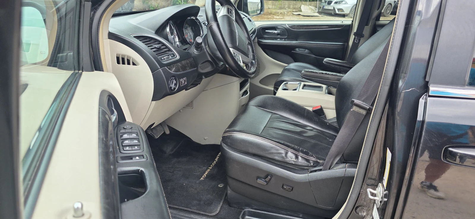 Chrysler Town and Country 3.6, снимка 7 - Автомобили и джипове - 55151921