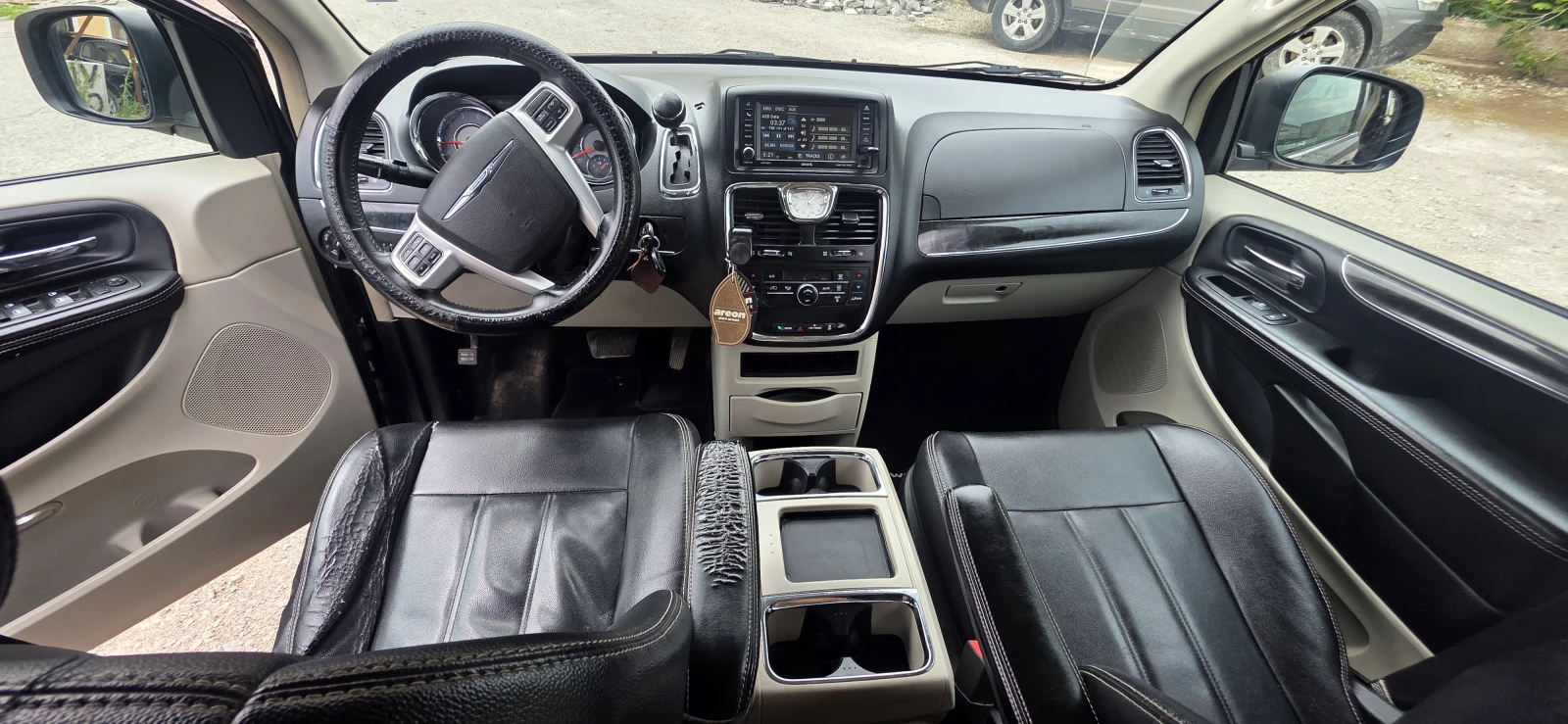 Chrysler Town and Country 3.6, снимка 14 - Автомобили и джипове - 55151921