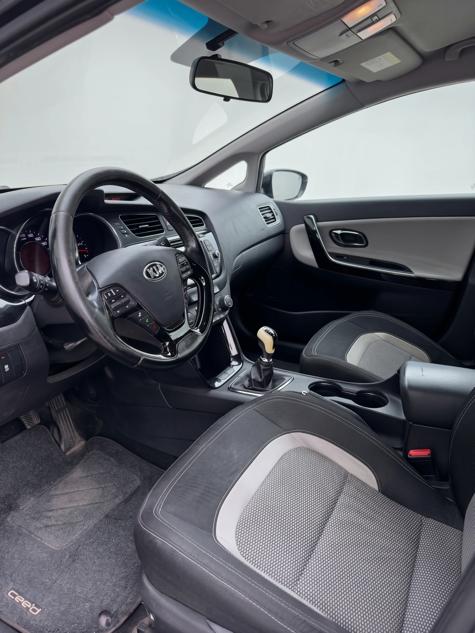 Kia Ceed dynamics 1.6 TDCI ALU КАМЕРА КЛИМАТРОНИК ТЕМПОМАТ, снимка 3 - Автомобили и джипове - 56270786