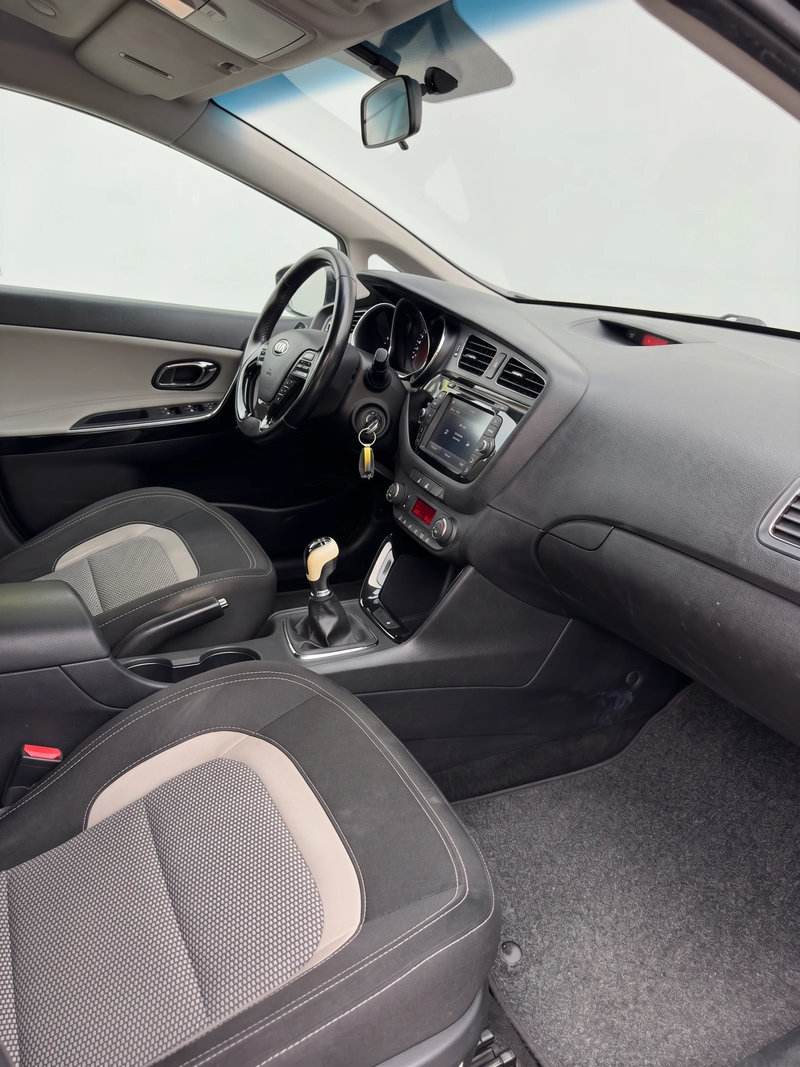 Kia Ceed dynamics 1.6 TDCI ALU КАМЕРА КЛИМАТРОНИК ТЕМПОМАТ, снимка 4 - Автомобили и джипове - 56270786