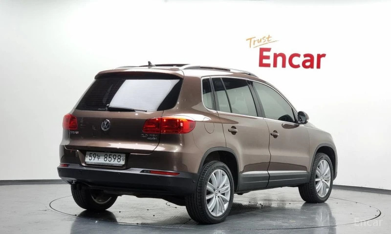 VW Tiguan, снимка 2 - Автомобили и джипове - 53530132