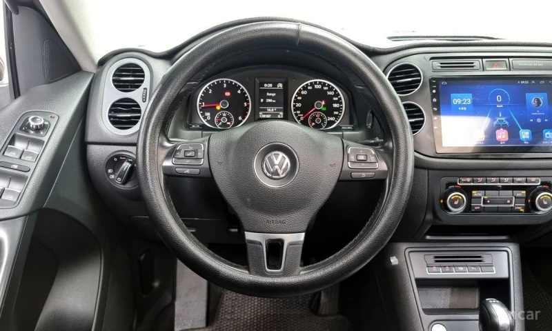 VW Tiguan, снимка 13 - Автомобили и джипове - 53530132