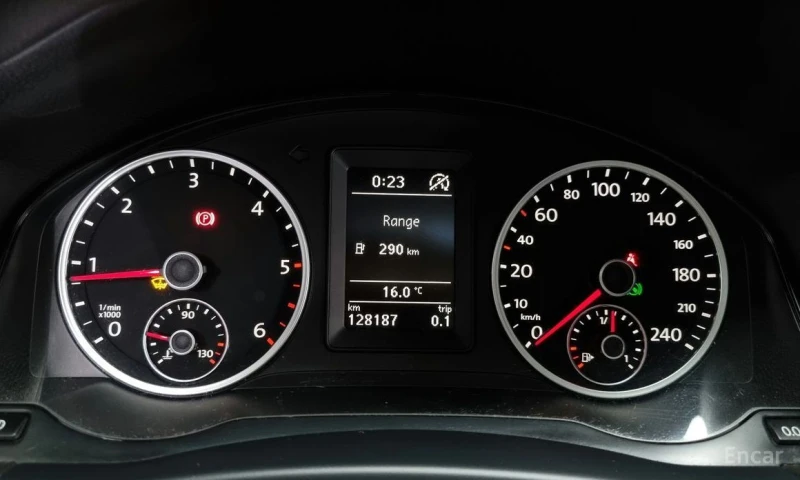 VW Tiguan, снимка 8 - Автомобили и джипове - 53530132