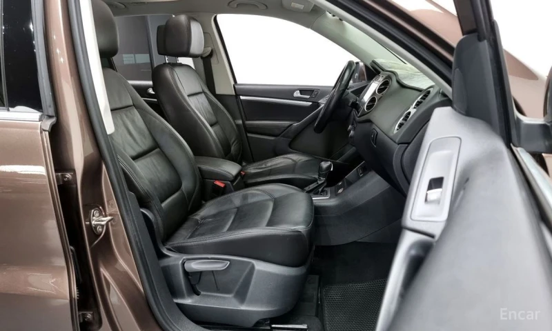 VW Tiguan, снимка 11 - Автомобили и джипове - 53530132