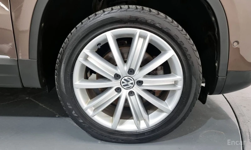 VW Tiguan, снимка 5 - Автомобили и джипове - 53530132