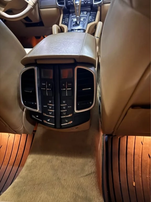 Porsche Cayenne 2011 TURBO * БЕЗ ПЪРВОНАЧАЛНА ВНОСКА * , снимка 12 - Автомобили и джипове - 53179529