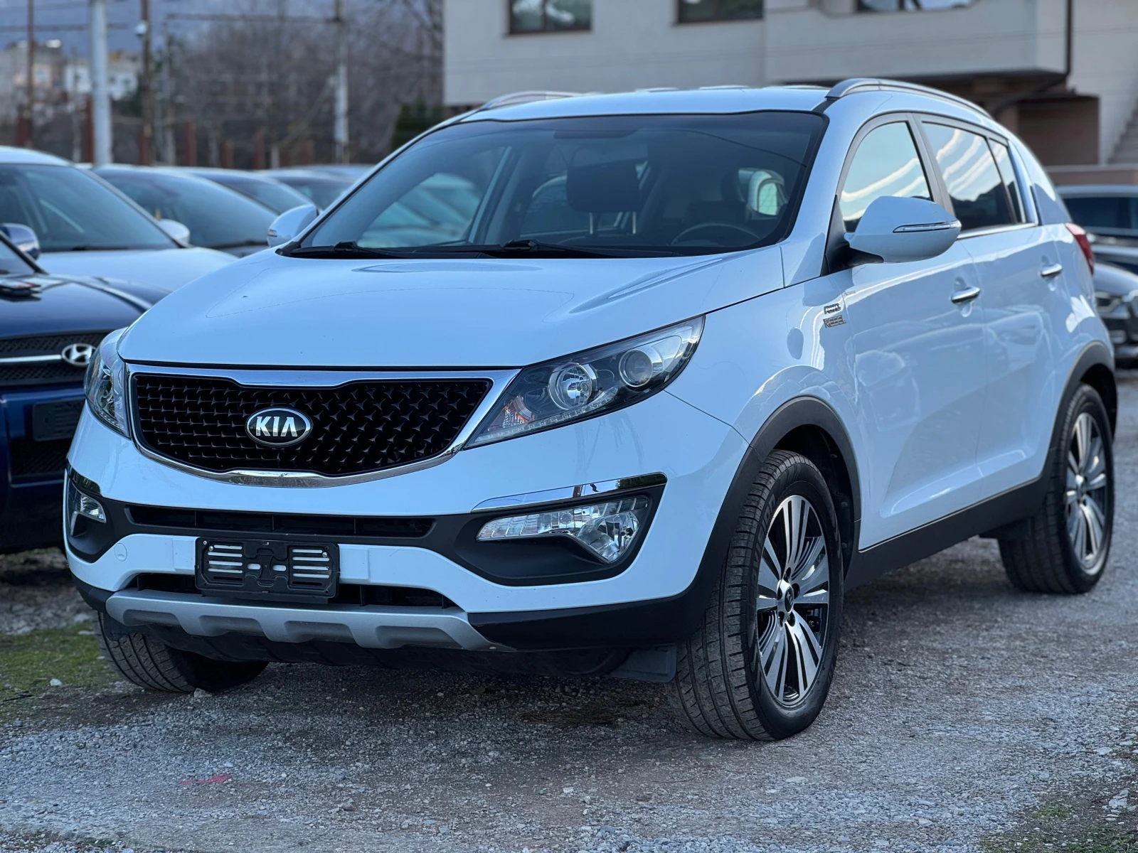 Kia Sportage 2.0d 4x4 FaceLift - изображение 2