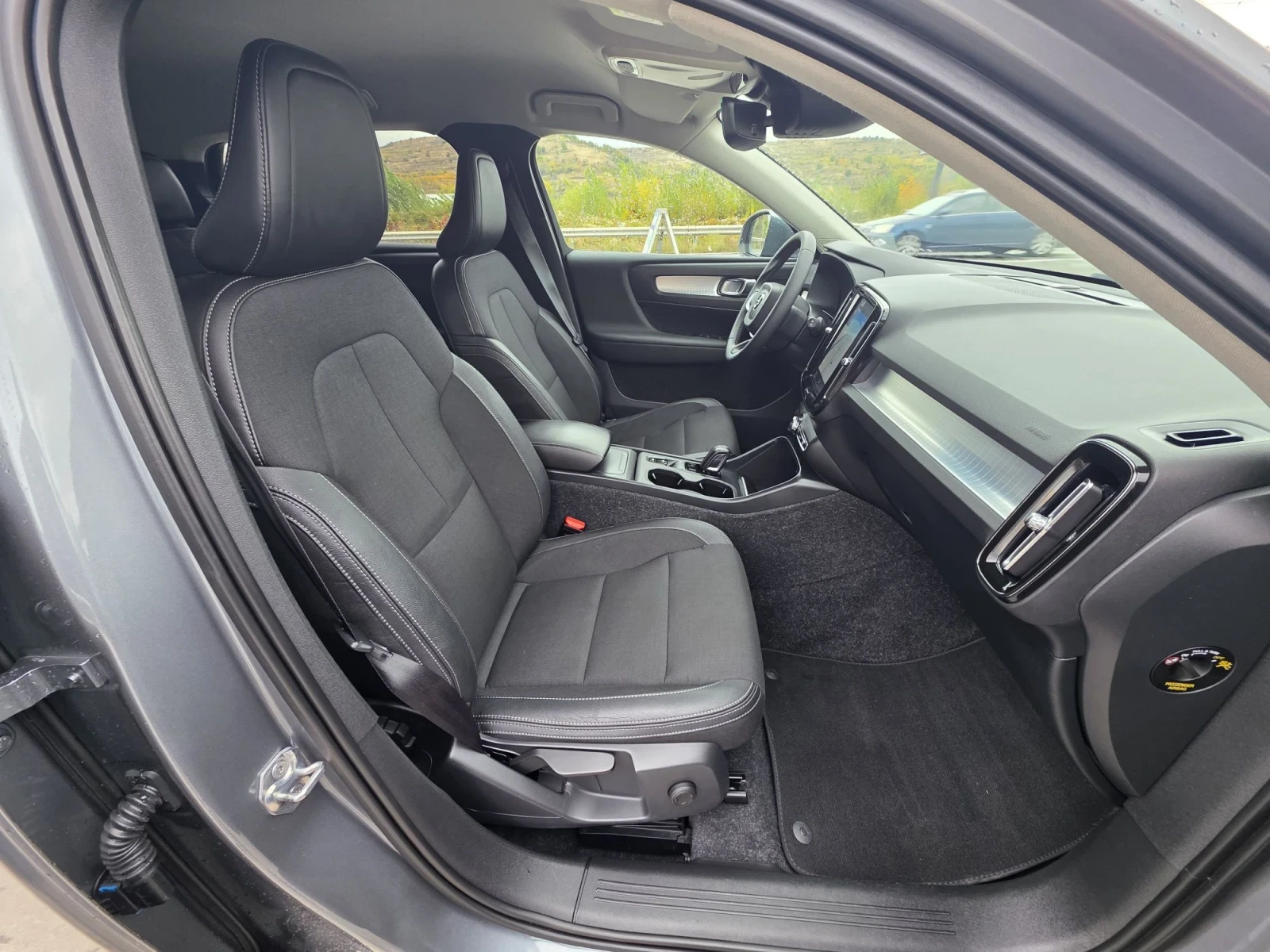 Volvo XC40, снимка 11 - Автомобили и джипове - 56550590