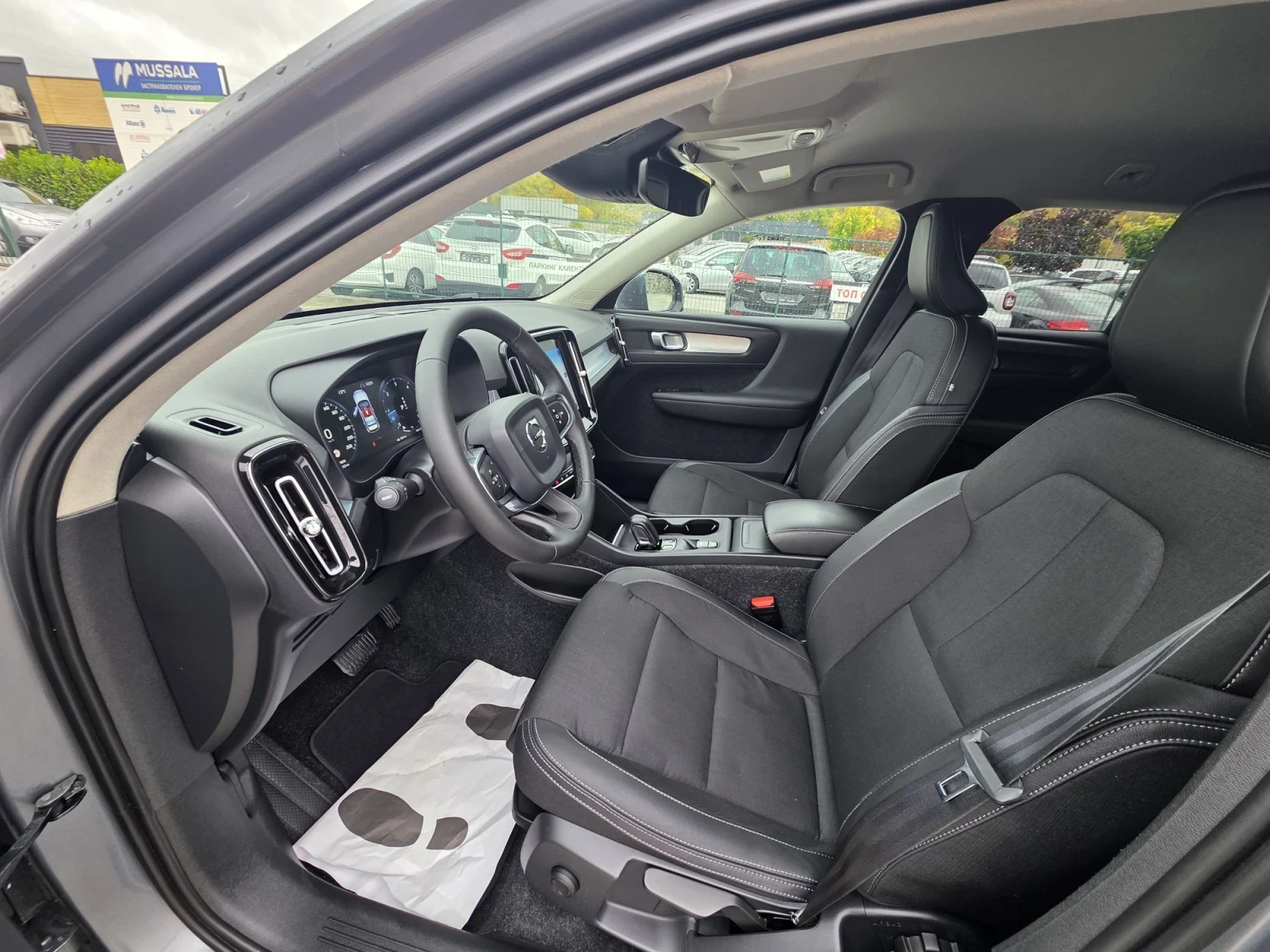 Volvo XC40, снимка 13 - Автомобили и джипове - 56550590