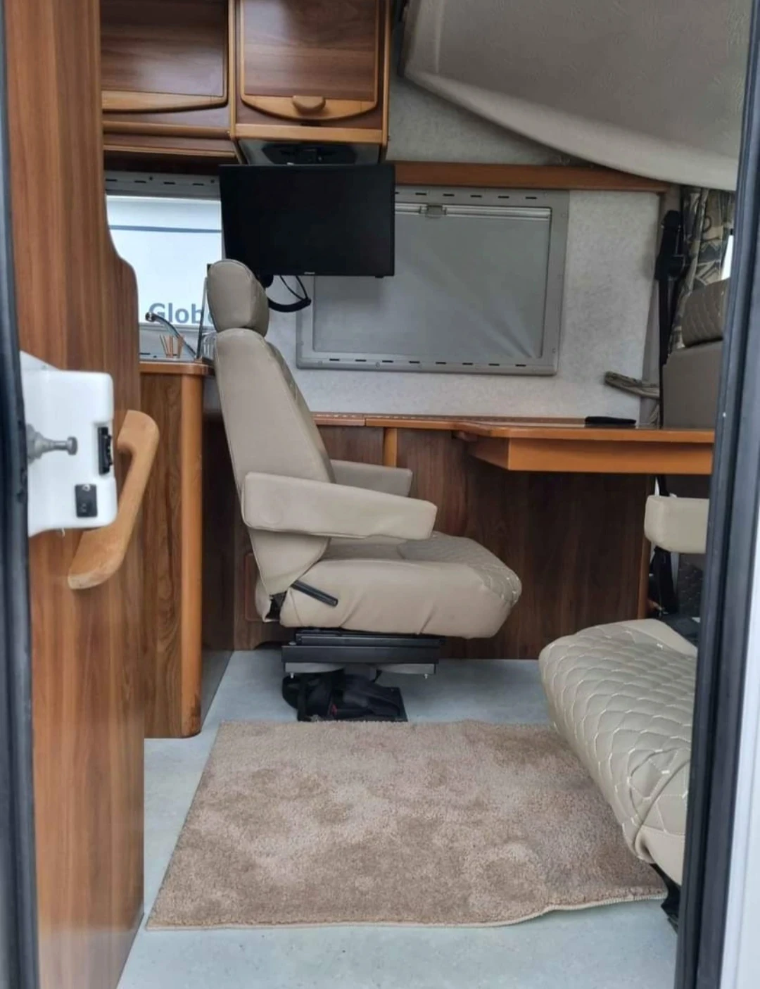 ������ Autostar ���� | Mobile.bg � ����������� 16