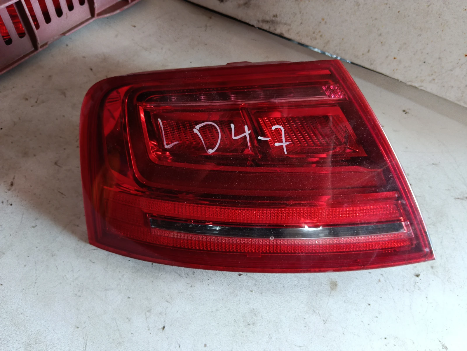 стоп ляв външен диоден 4H0945095 Audi A8