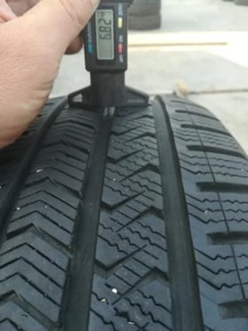 Гуми Зимни 215/65R17, снимка 8