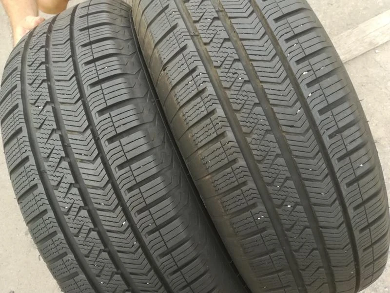 Гуми Зимни 215/65R17, снимка 2 - Гуми и джанти - 33918447