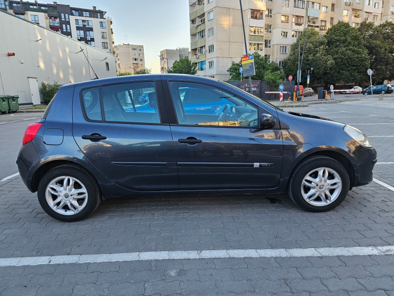 Renault Clio, снимка 3 - Автомобили и джипове - 46263365