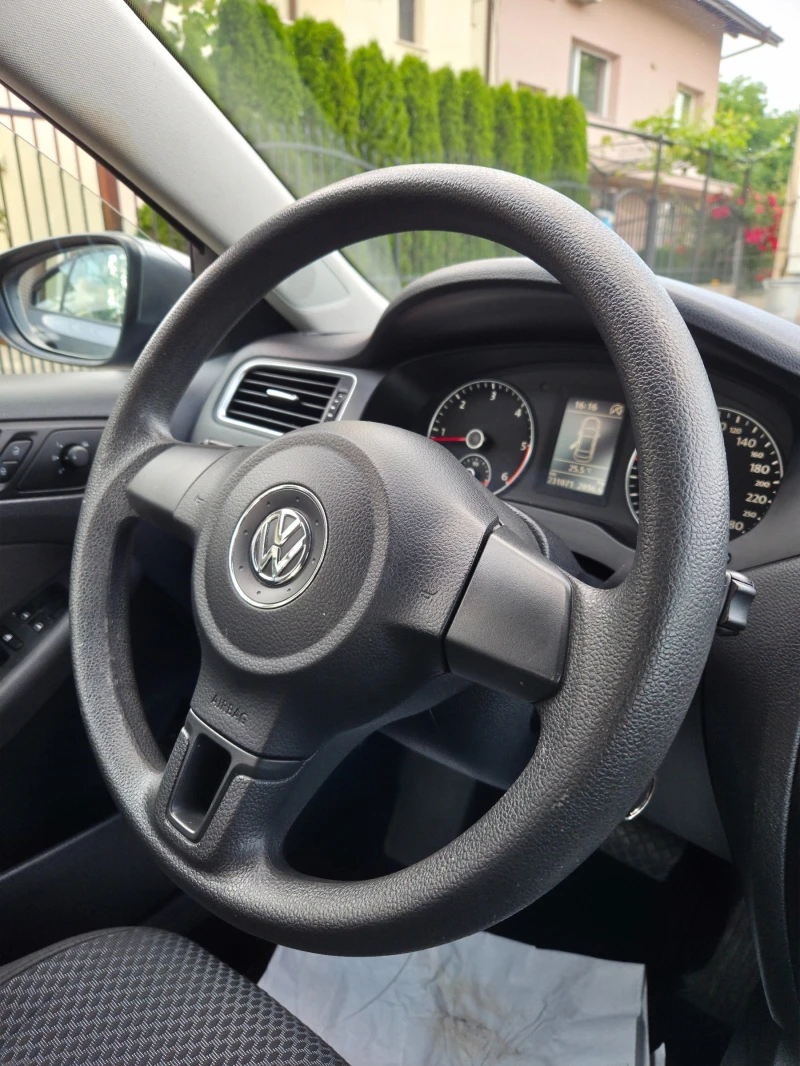 VW Jetta 1.6TDI DSG ANDROID, снимка 10 - Автомобили и джипове - 50641311