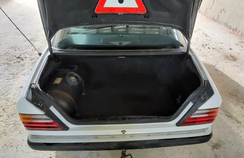 Mercedes-Benz E 200 W124, снимка 5 - Автомобили и джипове - 51530791