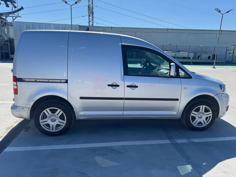 VW Caddy 1.6, снимка 7 - Автомобили и джипове - 52181914