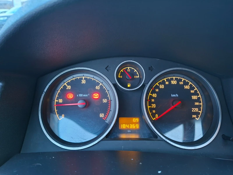 Opel Astra 1.3 TDCi 6 скорости, снимка 15 - Автомобили и джипове - 52503640