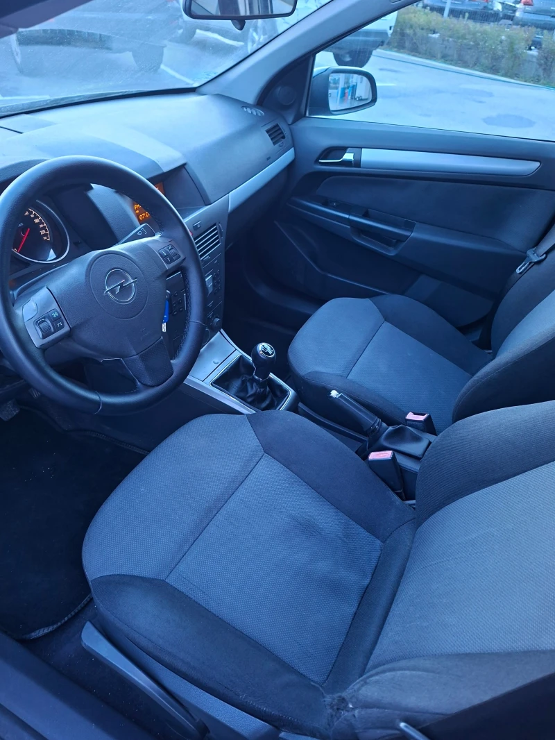 Opel Astra 1.3 TDCi 6 скорости, снимка 12 - Автомобили и джипове - 52503640