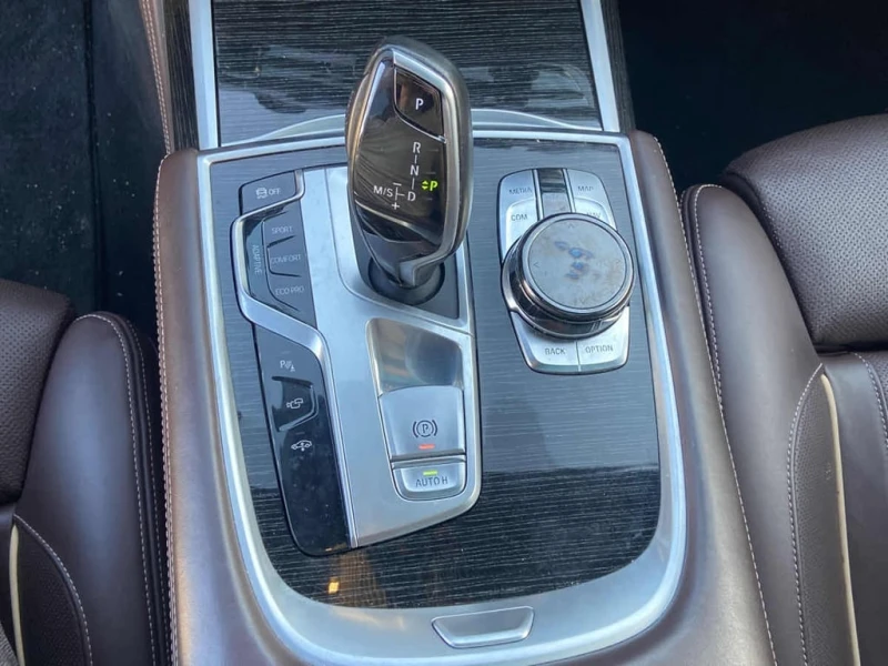 BMW 750 * 750i xDrive * CARFAX * ЦЕНА ДО БГ, снимка 12 - Автомобили и джипове - 53235824