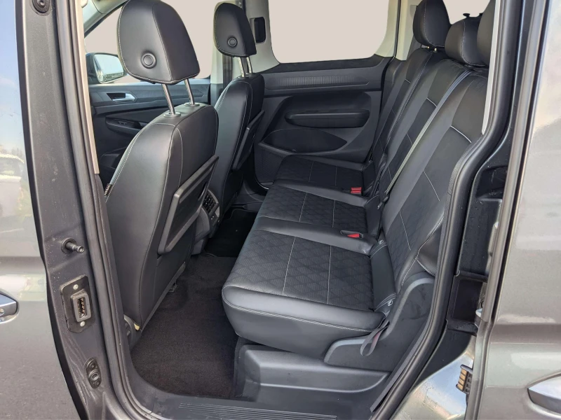 Ford Tourneo Connect 1.5 EcoBoost, снимка 10 - Автомобили и джипове - 53268629