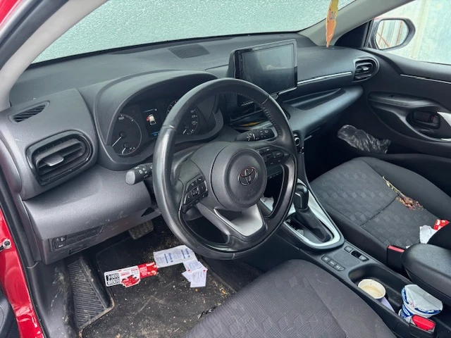 Toyota Yaris 1.5 Hybrid , снимка 6 - Автомобили и джипове - 53362781