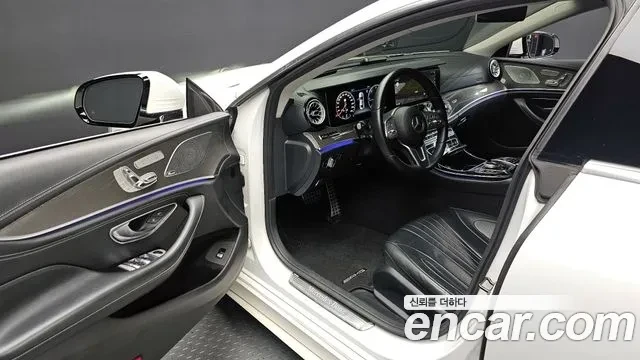 Mercedes-Benz CLS 300, снимка 9 - Автомобили и джипове - 54908504