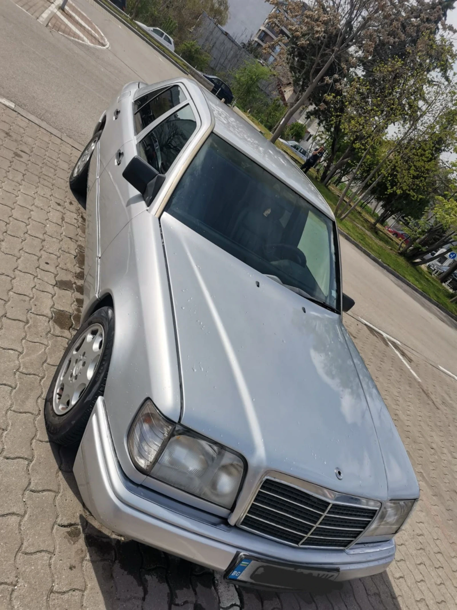 Mercedes-Benz E 200  - изображение 2