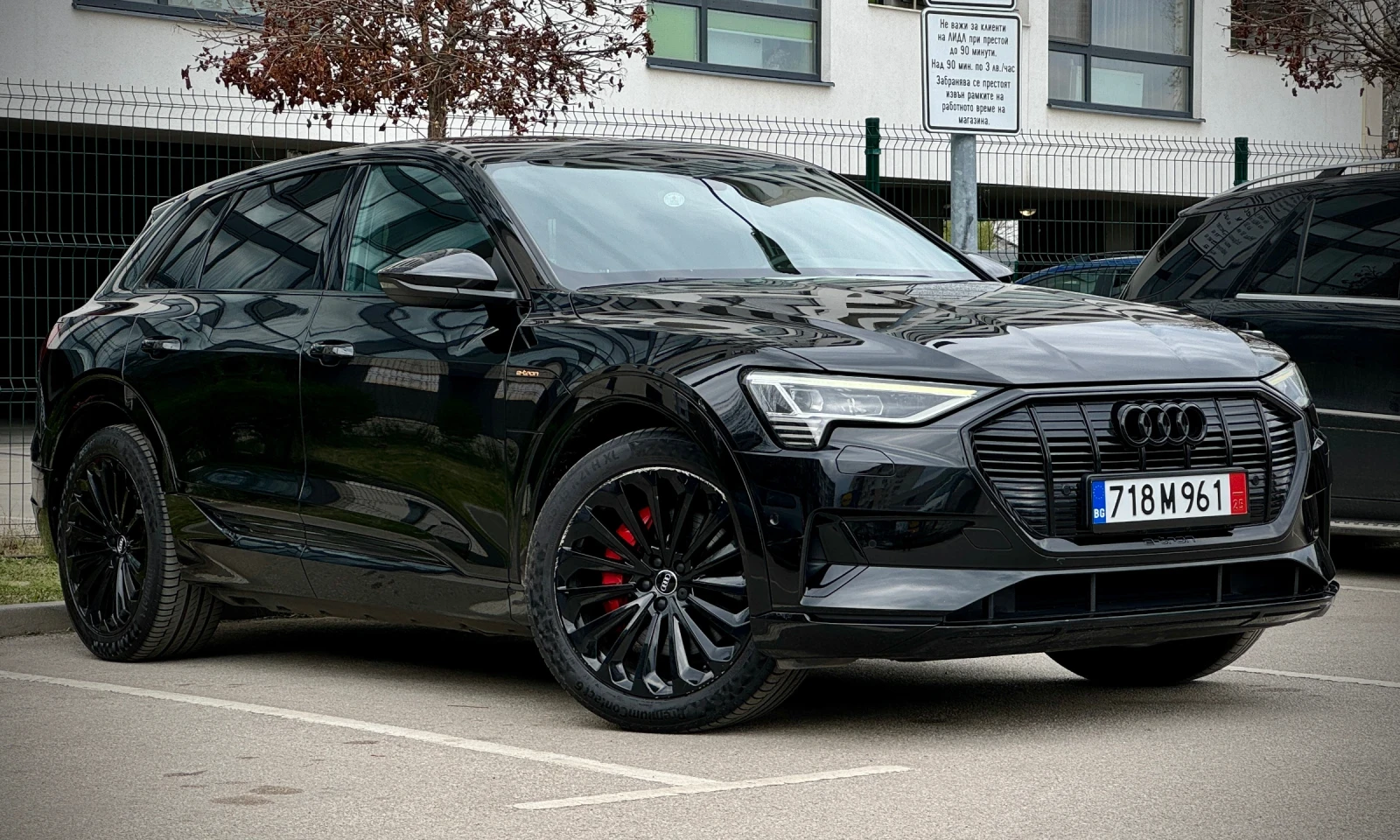Audi E-Tron 55 S-line / Black Edition / 95kw - изображение 2